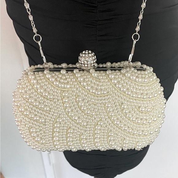 NWOT Ivory/white Pearl Clutch with Matching Heart Pearl Ring - Picture 2 of 8